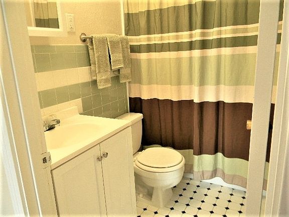 4th image of 804 Renrose Ave