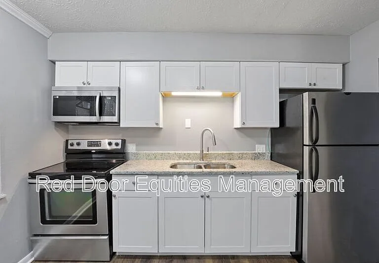 129 W Walnut St #C — Photo 1