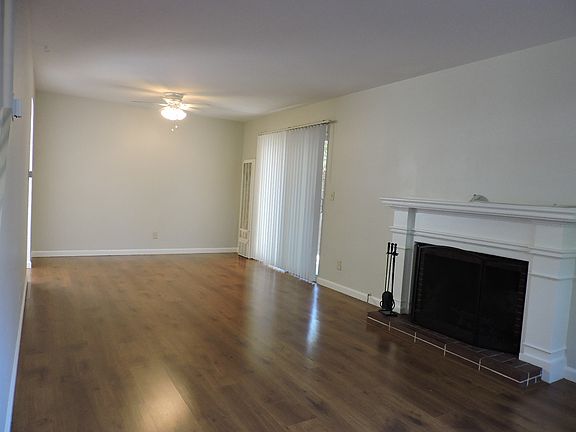 2nd image of 608 26th St APT 5