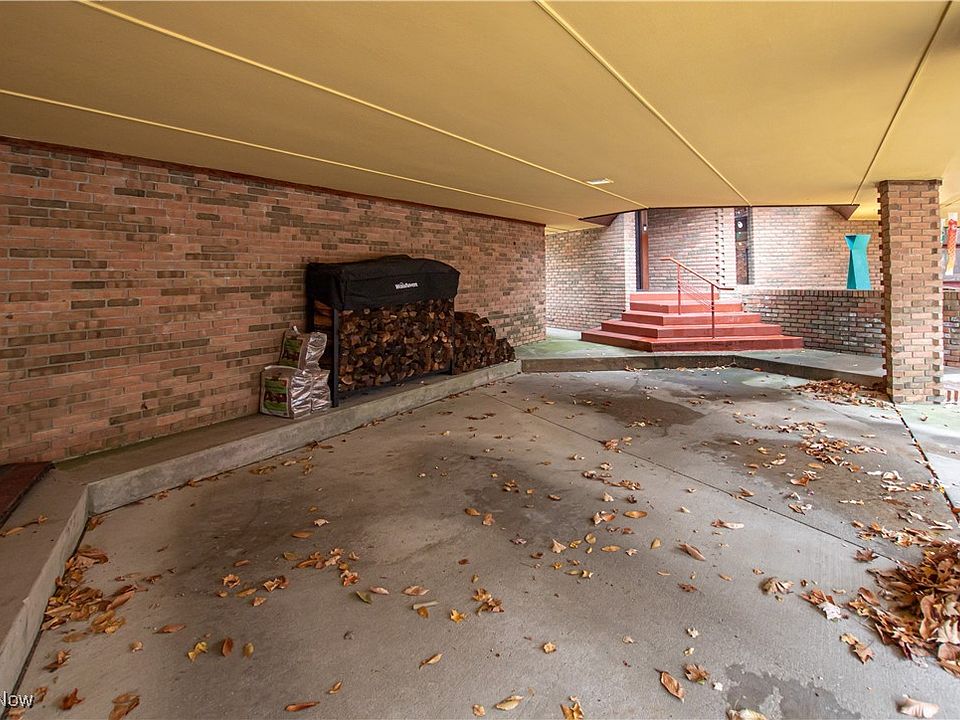34th image of 920 Wallwood Dr