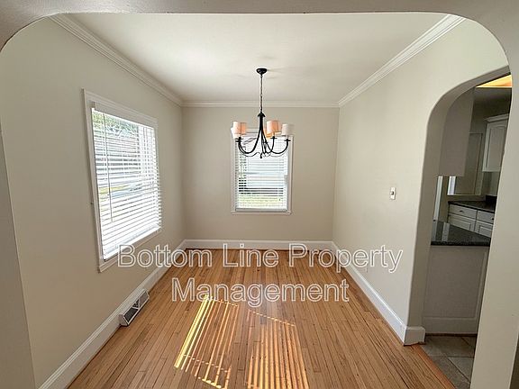 5th image of 2417 Bay St