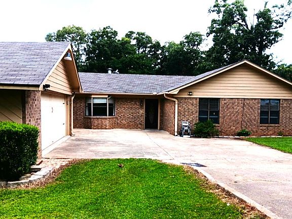 4th image of 705 Plum Creek Rd