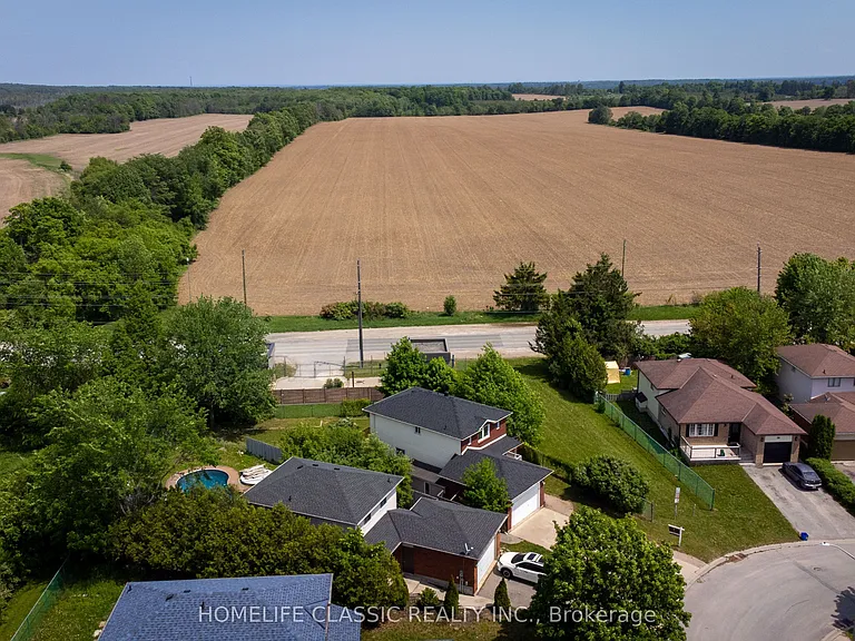 32 Rosenfeld Dr — Photo 46