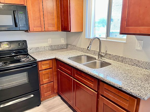 3rd image of 3031 N 36th St #7
