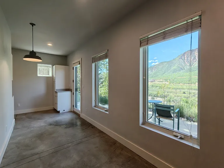 600 Greenway Dr — Photo 4