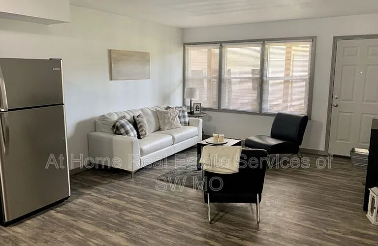 1438 E Elm St #18 — Photo 5