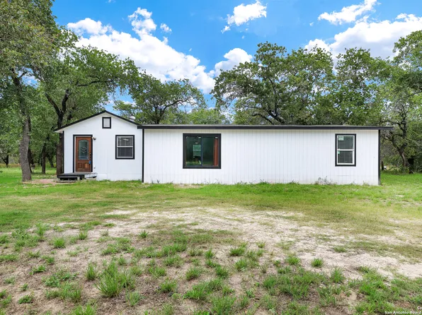 661 Crestway, Somerset, TX 78069