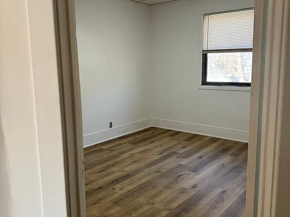 4th image of 406 W 6th St