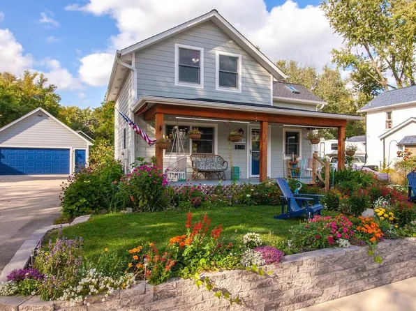 622 East Grove STREET, Oconomowoc, WI 53066