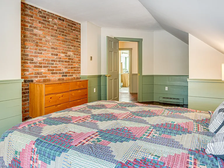 470 Maple St — Photo 14