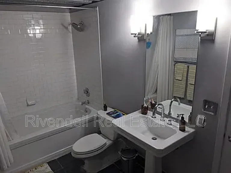 1111 N Osage St #6 — Photo 8