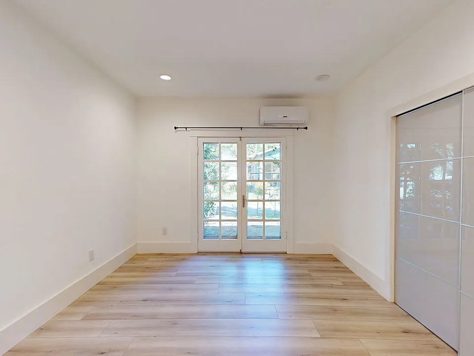 Fully Remodeled! Large 2 bedroom 1 bathroom for rent in Pasadena.