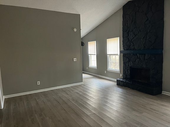3rd image of 2135 Mitchell Rd #B