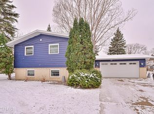 3014 Olson Dr, Grand Forks, ND 58201