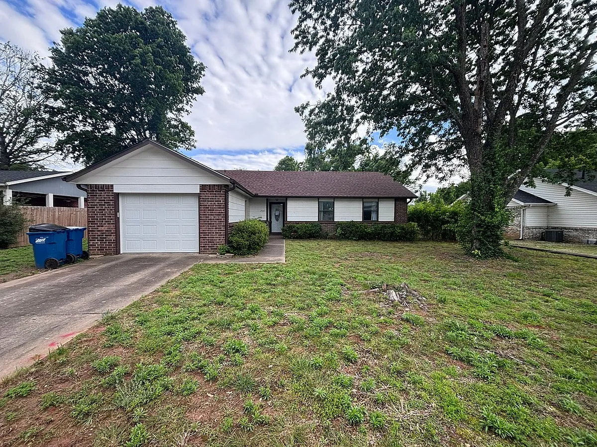 Building Photo - 2607 NE Purdue Cir