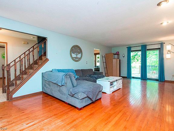 4th image of 1130 Waterbury Dr