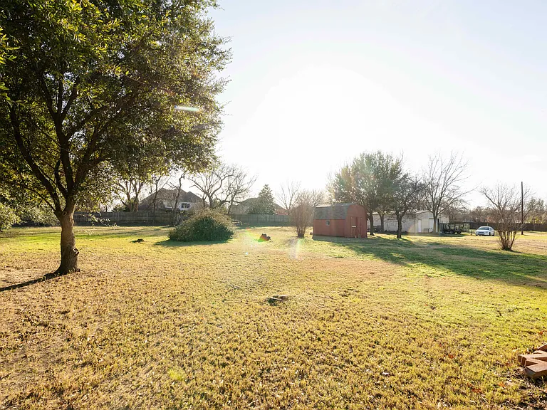 Large backyard for guests, pet or just to enjoy the beautiful ourdoors