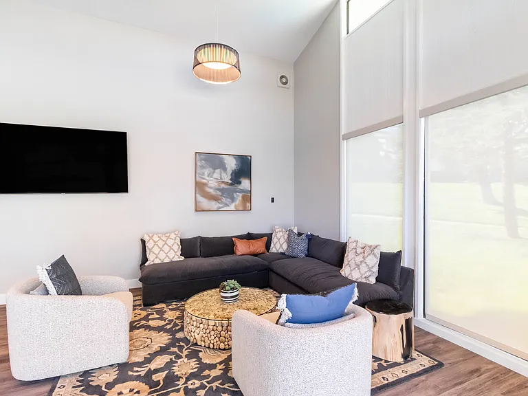 Chaparral Apartments — Photo 12