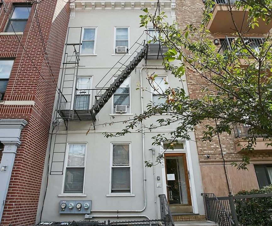 1st image of 2625 30th St