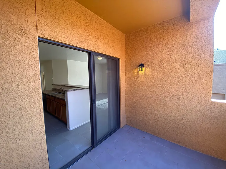 1262 E Weimer Cir #39 — Photo 5