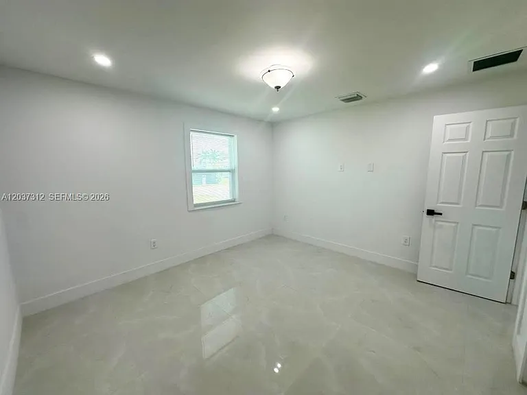 1473 NE 30th Ct — Photo 7