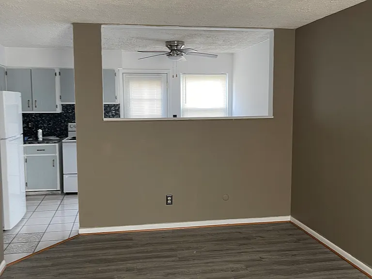 1746 Pine Tree St S #H — Photo 10