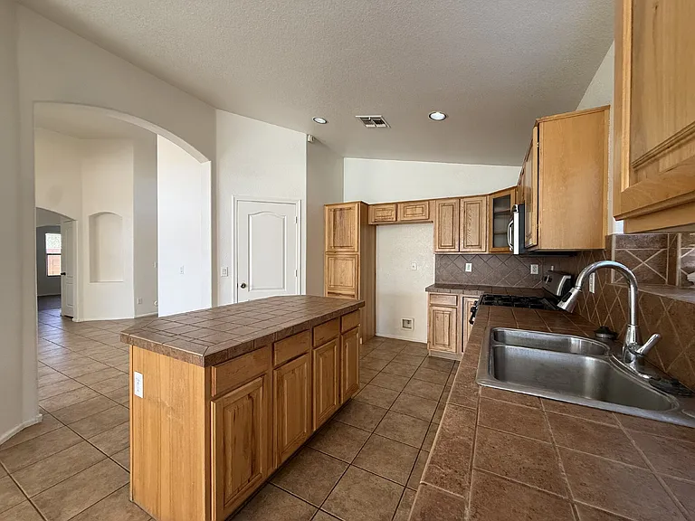 8202 S 47th Ave — Photo 9