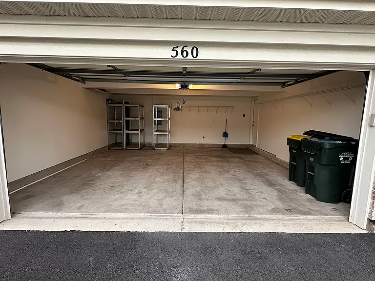 560 Lancaster Dr #560 — Photo 27