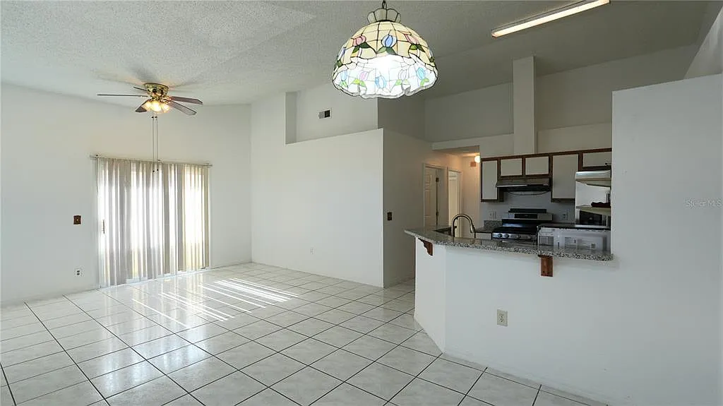 3 bed, 2.0 bath, 1130 sqft, $2,100 — Photo 2