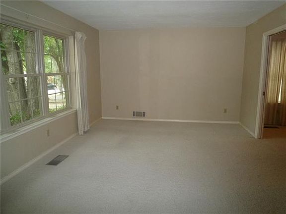 3rd image of 627 Sherrill Blvd