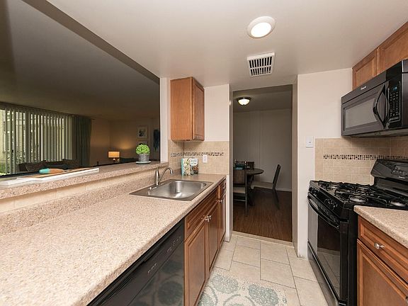 3rd image of 3666 Conshohocken Ave #24