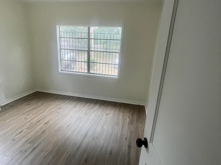 2157 Ludlow Ave — Photo 7