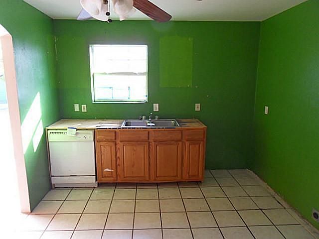 2nd image of 425 Allen St