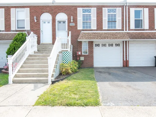 10709 Pelle Cir E, Philadelphia, PA 19154