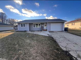 814 14th St, Eldora, IA 50627