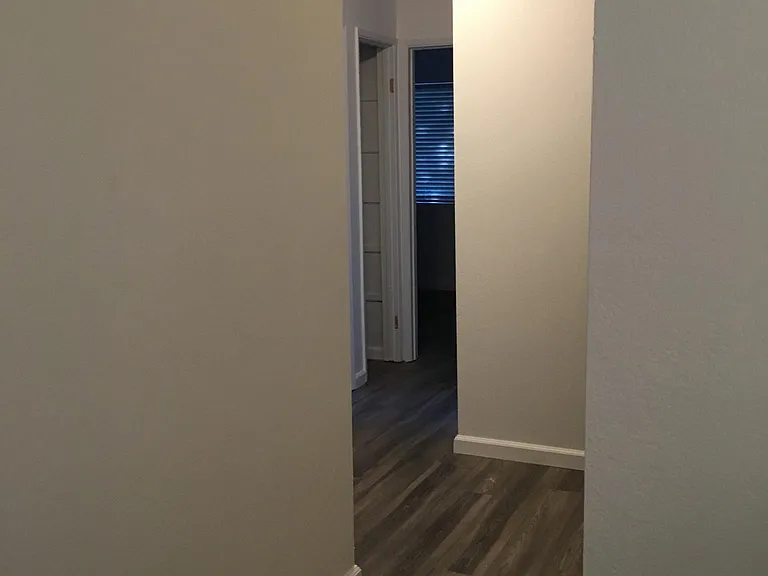407 Enterprise Dr — Photo 4