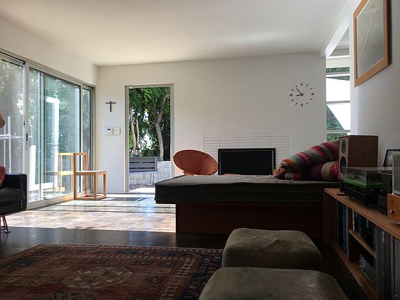 2nd image of 2301 N Gower St