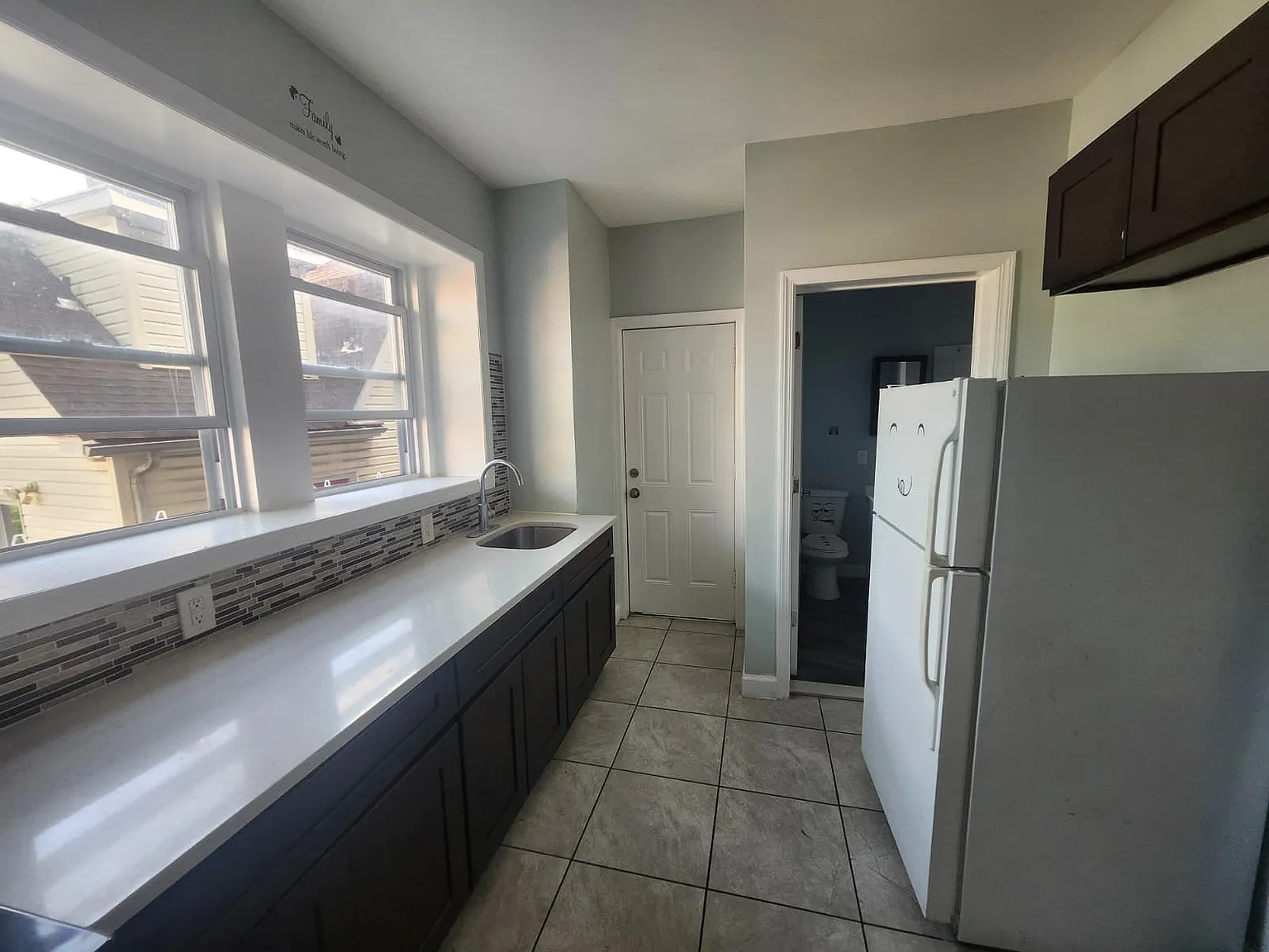 132 N Grove St — Photo 3