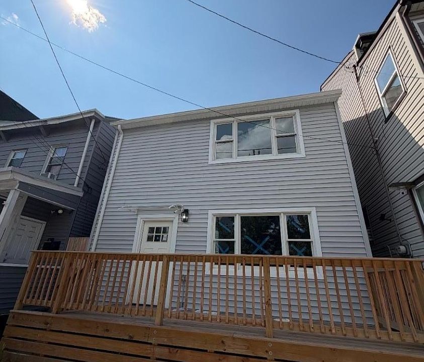 1st image of 40 N York St