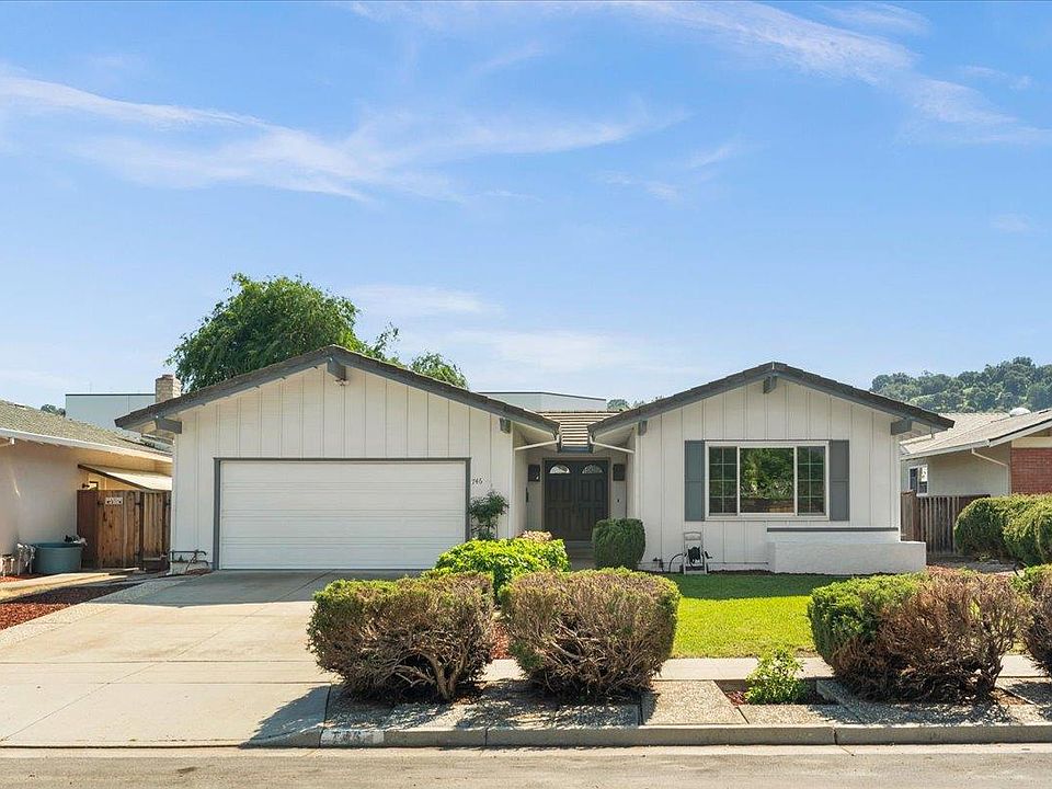 1st image of 746 Almeria Dr