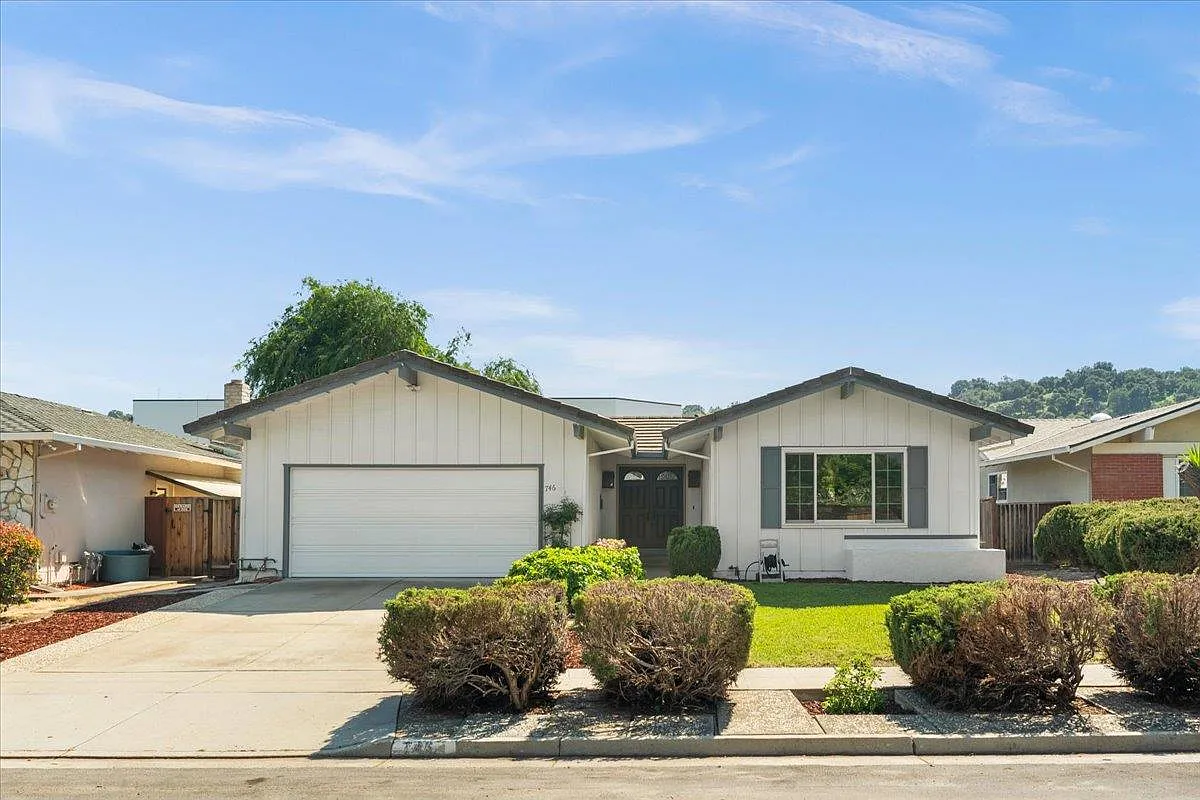 746 Almeria Dr photo 1