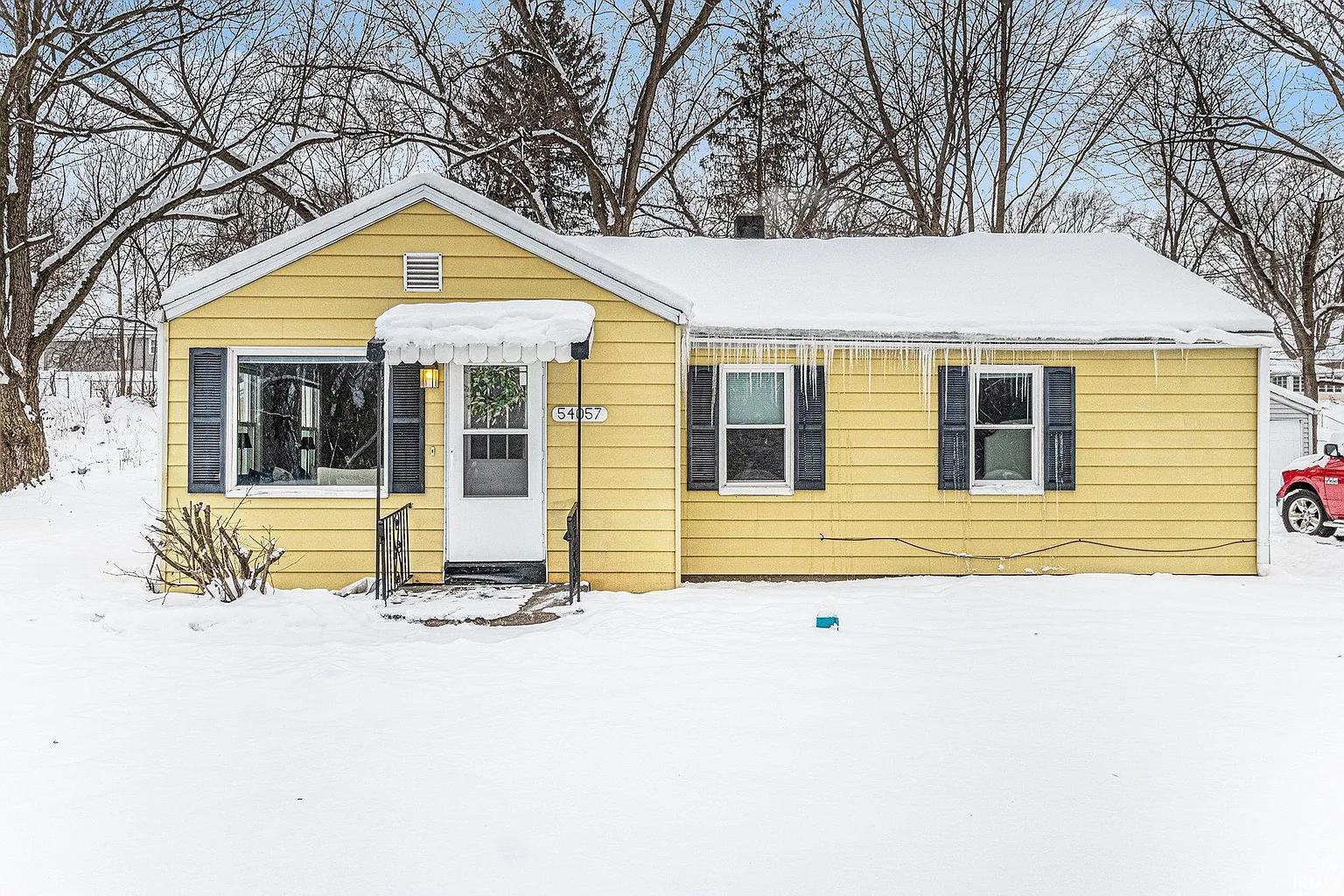 54057 Maple Lane Ave photo 1