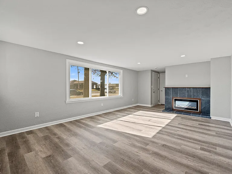 1514 W Dupont Rd — Photo 9