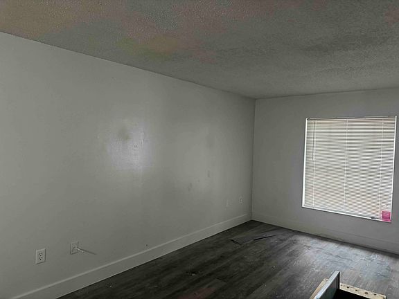 5th image of 712 E Garden St #8