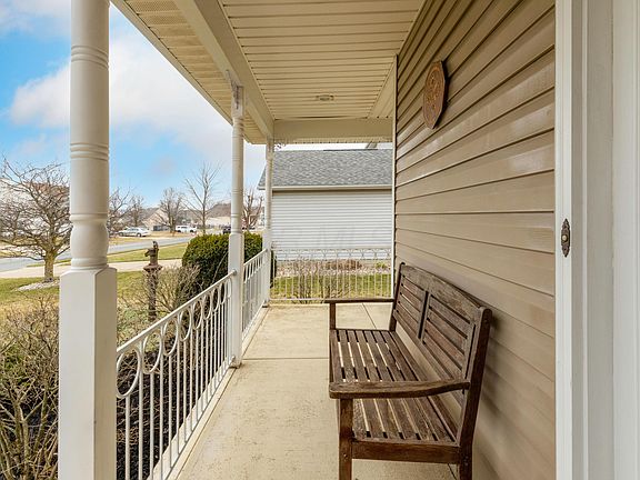 4th image of 310 Stone Hedge Row Dr