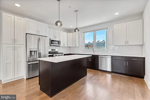 164 W Master St Photo 1