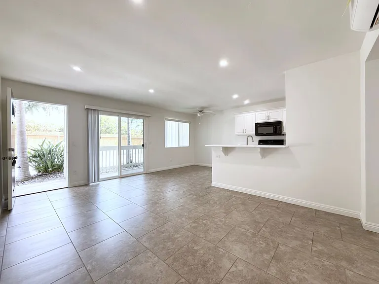Coastal Community in Encinitas — Photo 9