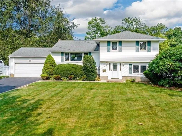 4 Cason Drive, Commack, NY 11725