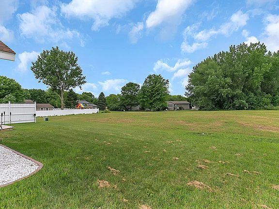 5th image of 1209 Pleasantview Dr SE