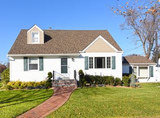 11 Willow Pl, Albertson, NY 11507